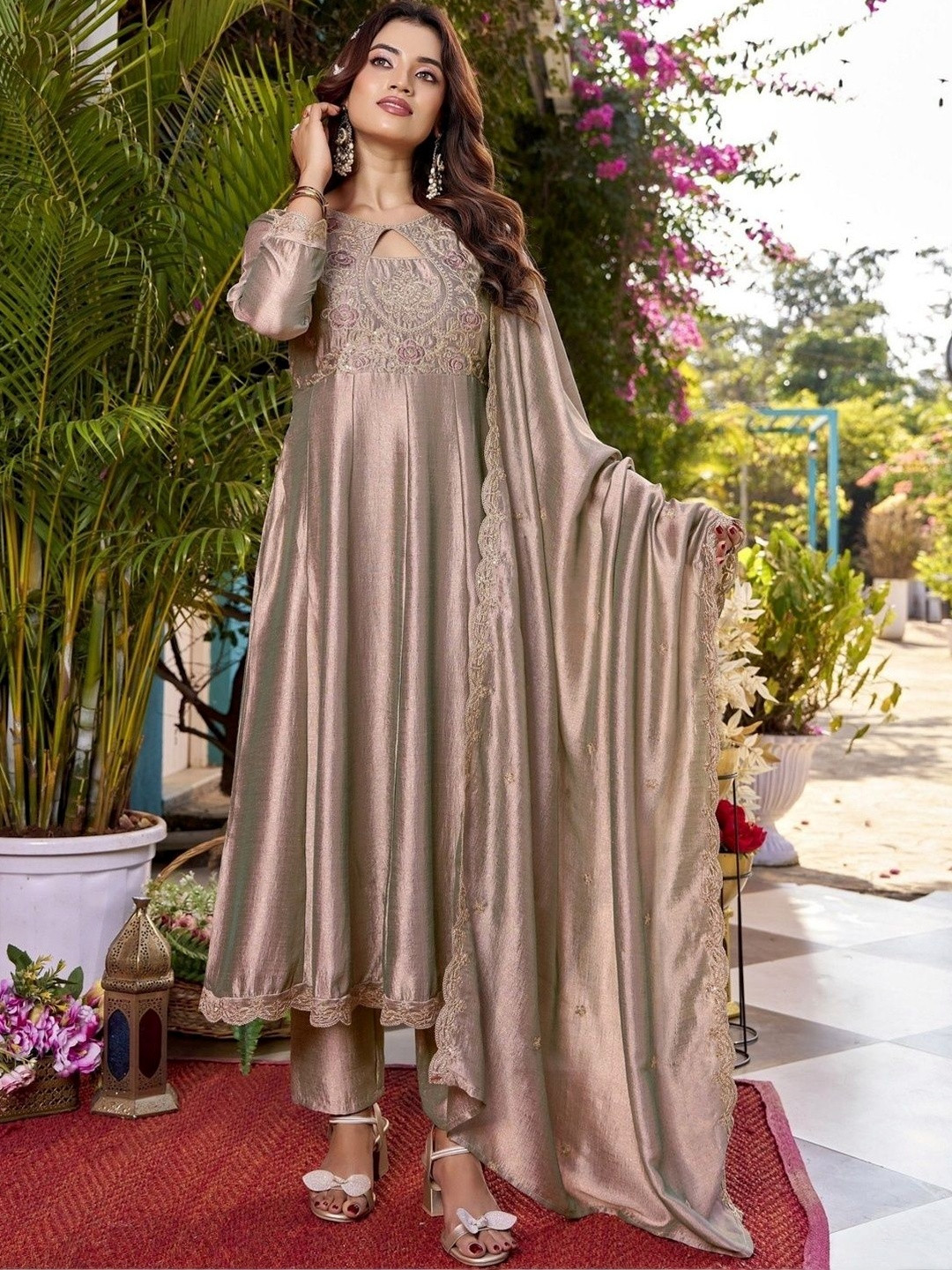 Billish Ethnic Motifs Embroidered Thread Work Thread Work Anarkali Kurti