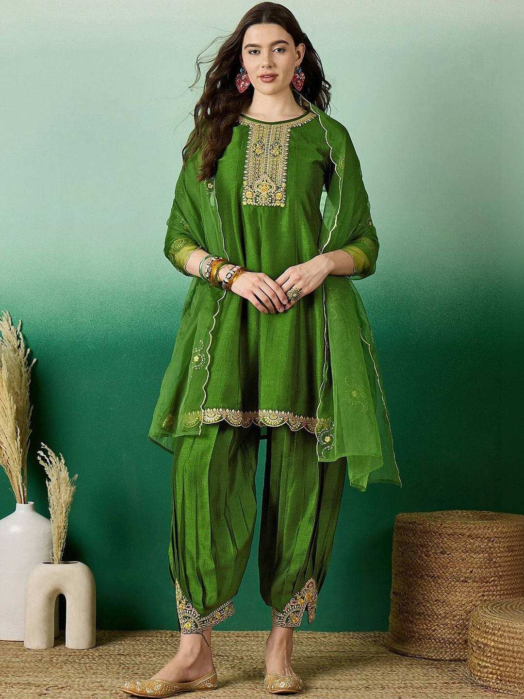 Gownwala Ethnic Motifs Embroidered Thread Work Thread Work Kurti
