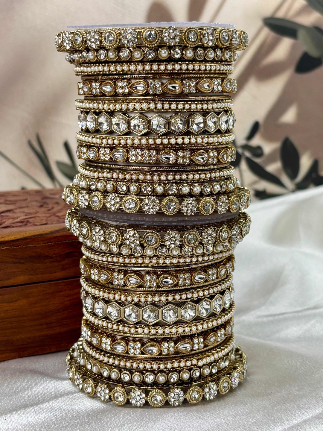 HOUSE OF JEWELERY Stone Studded & Beaded Bangle