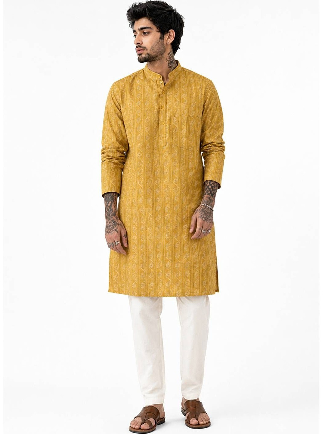 Aaryavar Men Dobby Handloom Kurta
