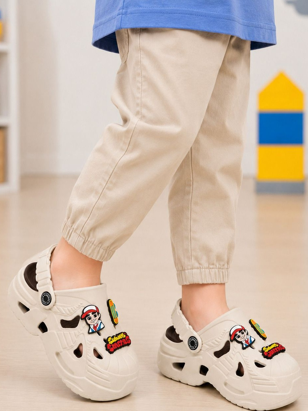 Arosy Girls Clogs Sandals