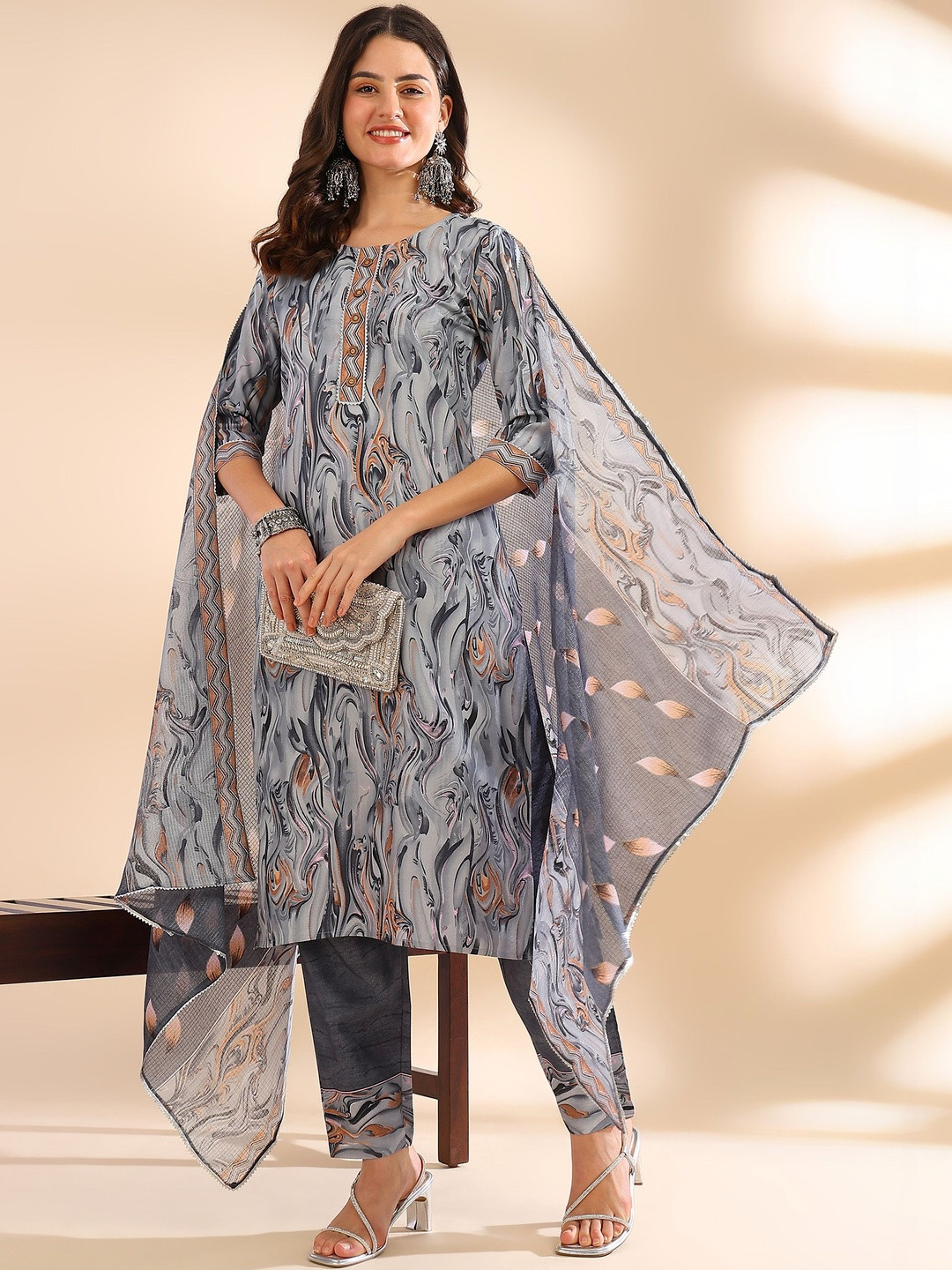 Milvia Women Printed Regular Kurta with Trousers & With Dupatta