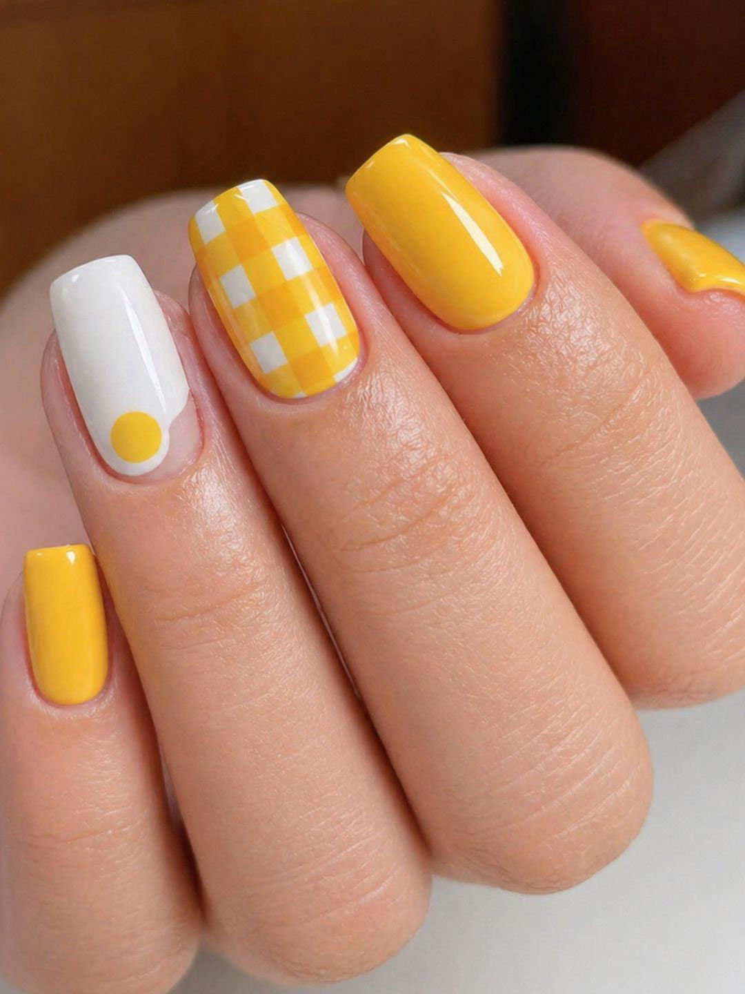 LICK Set Of 30 Artificial Glossy Press On Nails Kit - Yellow & White