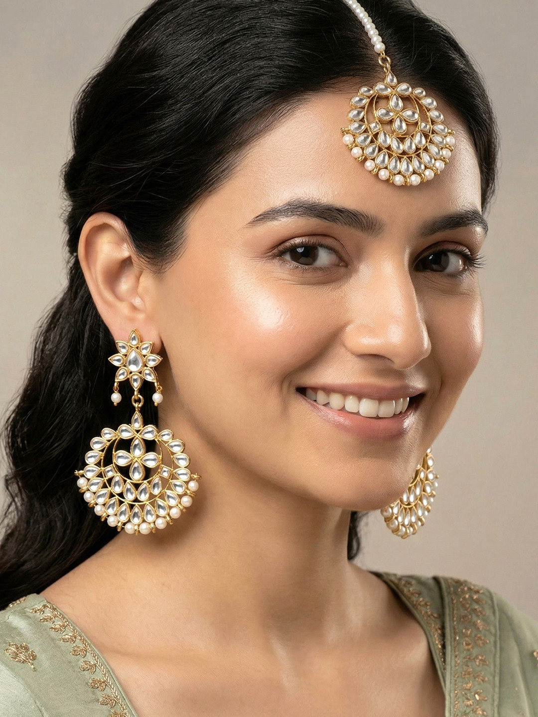 Peora White Gold-Plated Kundan Faux Pearl Studded Earrings & Maang Tikka Jewellery Set