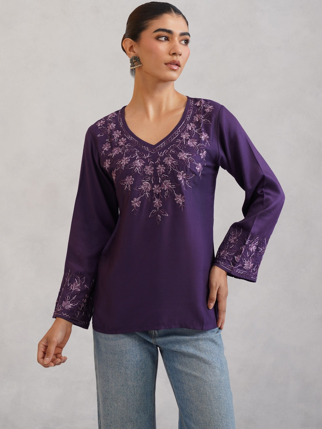 colorkosh Women Floral Purple Embroidered Thread Work Sleeveless Kurta