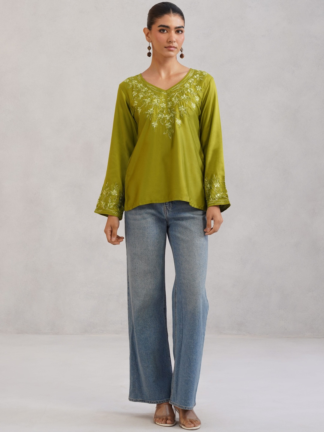 colorkosh Women Green Floral Embroidered Thread Work Sleeveless Kurta