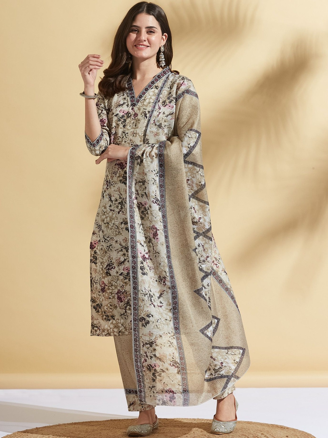 Milvia Women Floral Printed Regular Kurta with Trousers & With Dupatta