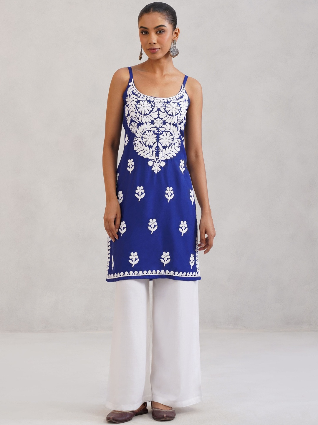 colorkosh Women Floral White Embroidered Thread Work Sleeveless Kurta