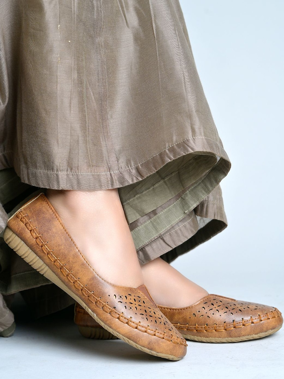Shoetopia Round Toe Slip-On Ballerinas