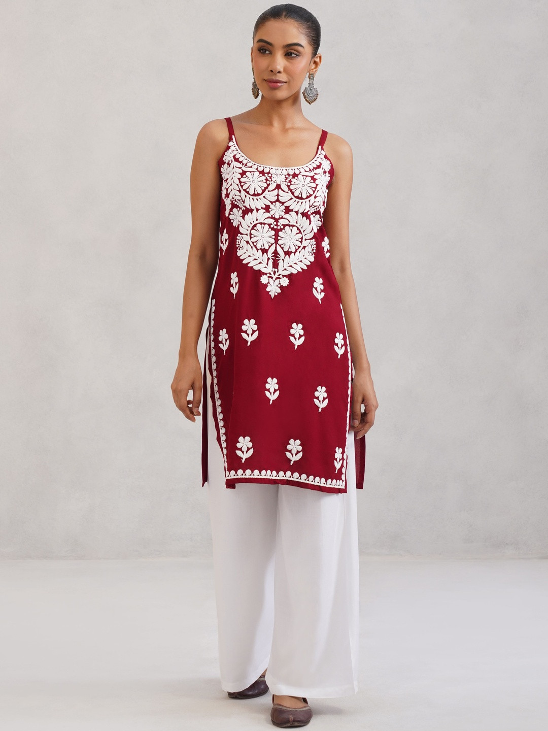 colorkosh Women Floral White Embroidered Thread Work Sleeveless Kurta