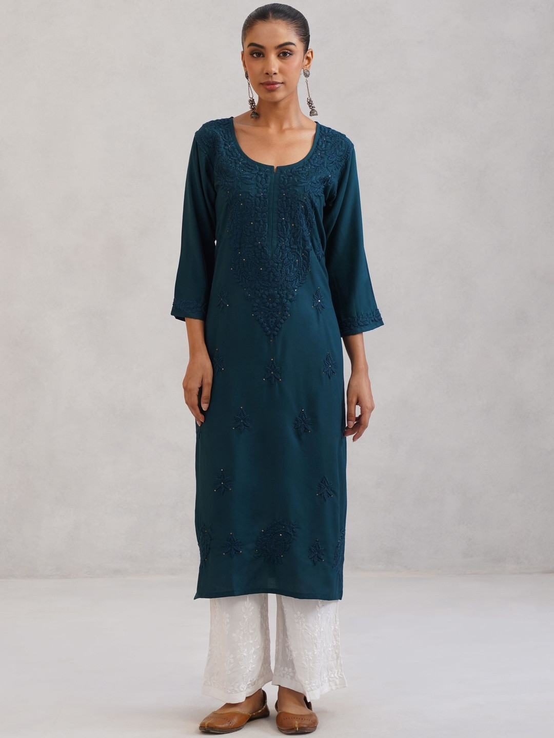colorkosh Women Floral Blue Ethnic Motifs Embroidered Thread Work Sleeveless Kurta
