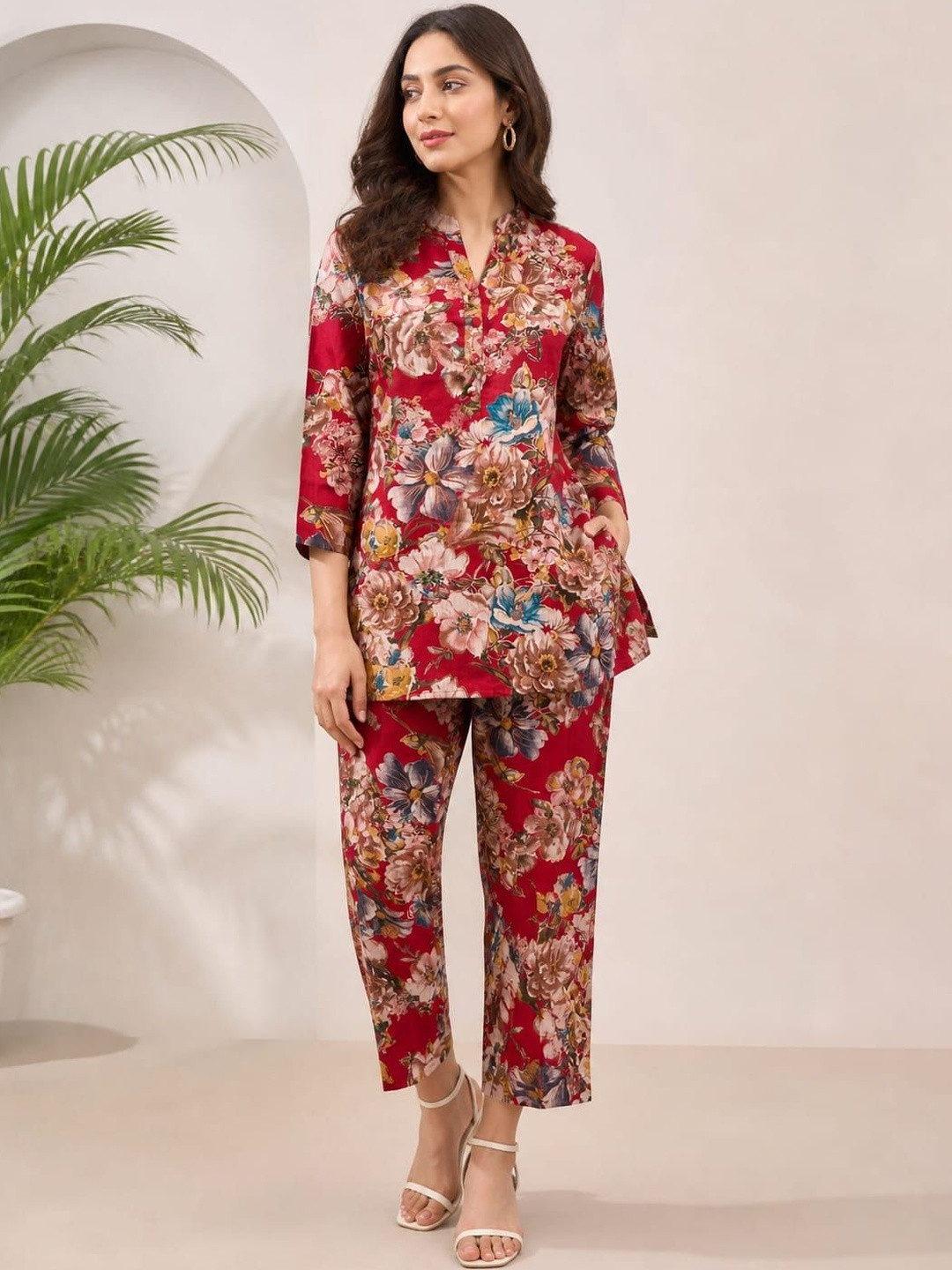 Ilaaha Women Printed Straight Tunic with Trousers