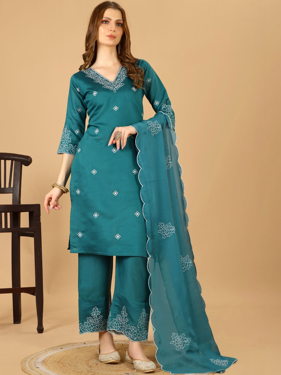 VIVISHA Women Ethnic Motifs Embroidered Regular Thread Work Kurta with Palazzos & With Dupatta