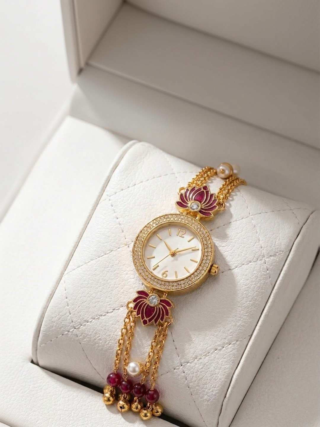 LAKSH Unisex Embellished Dial & Bracelet Style Straps Analogue Watches kamal Watch RedW1