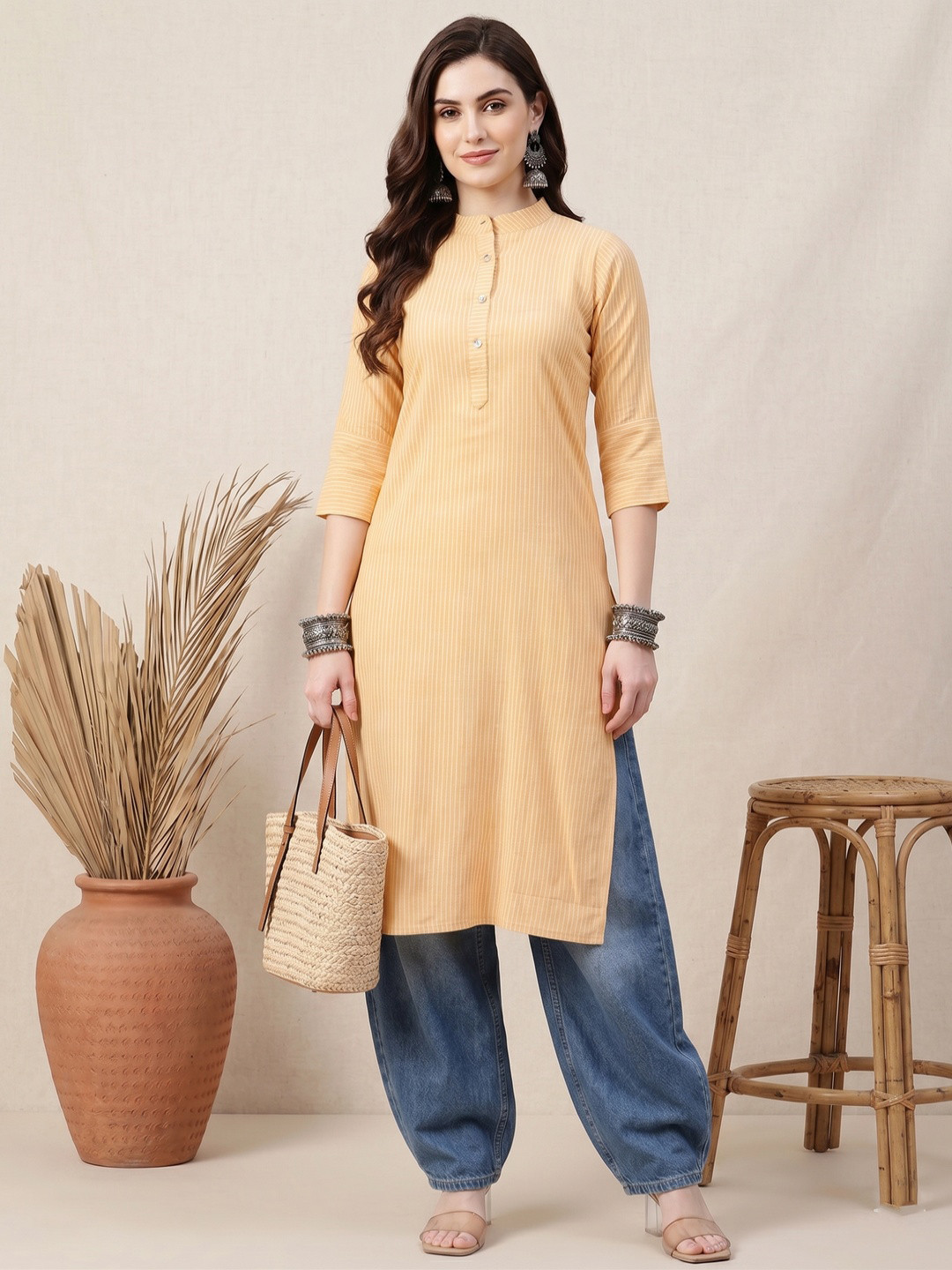 LARISHA Kurti