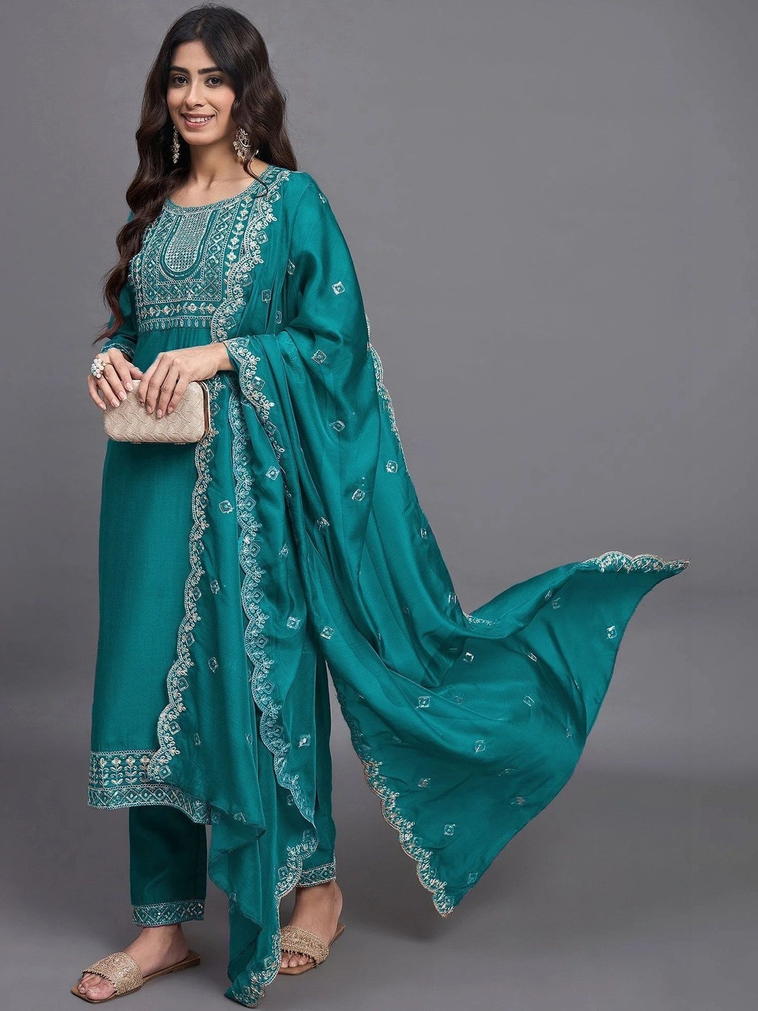 kiyooclothing Women Ethnic Motifs Embroidered Regular Thread Work Kurta with Trousers & With Dupatta