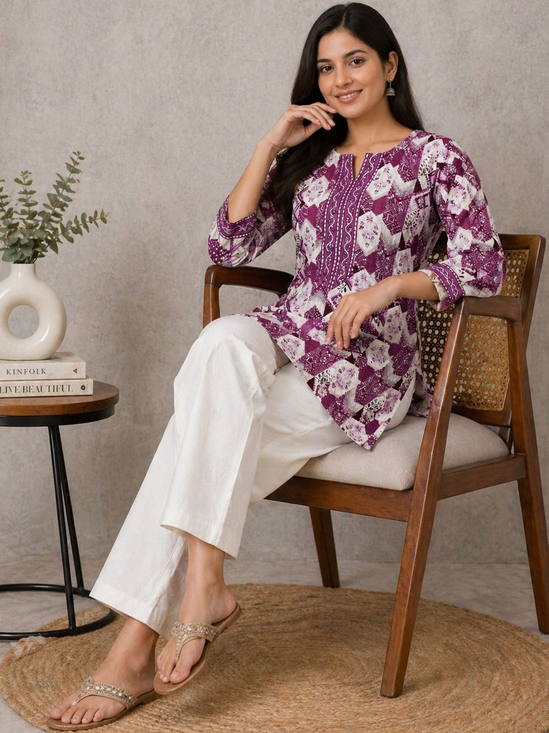 VICITRA Geometric Printed V-Neck Thread Work Thread Work Kurti