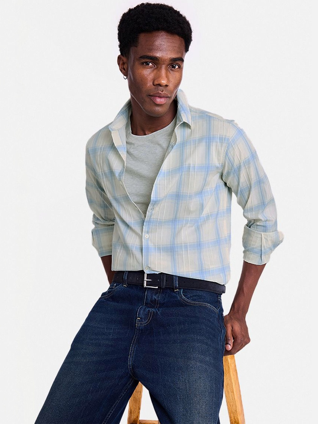 Snitch Men Slim Fit Checked Semiformal Shirt