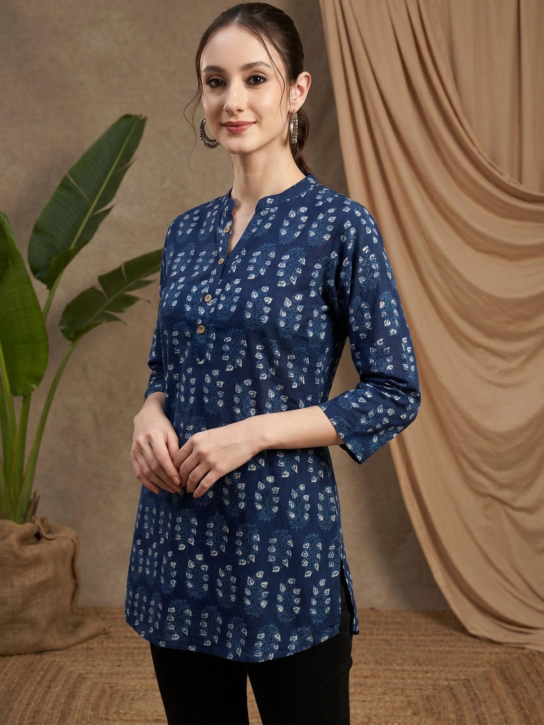 Sangria Ethnic Motifs Printed Mandarin Collar Straight Short Kurti