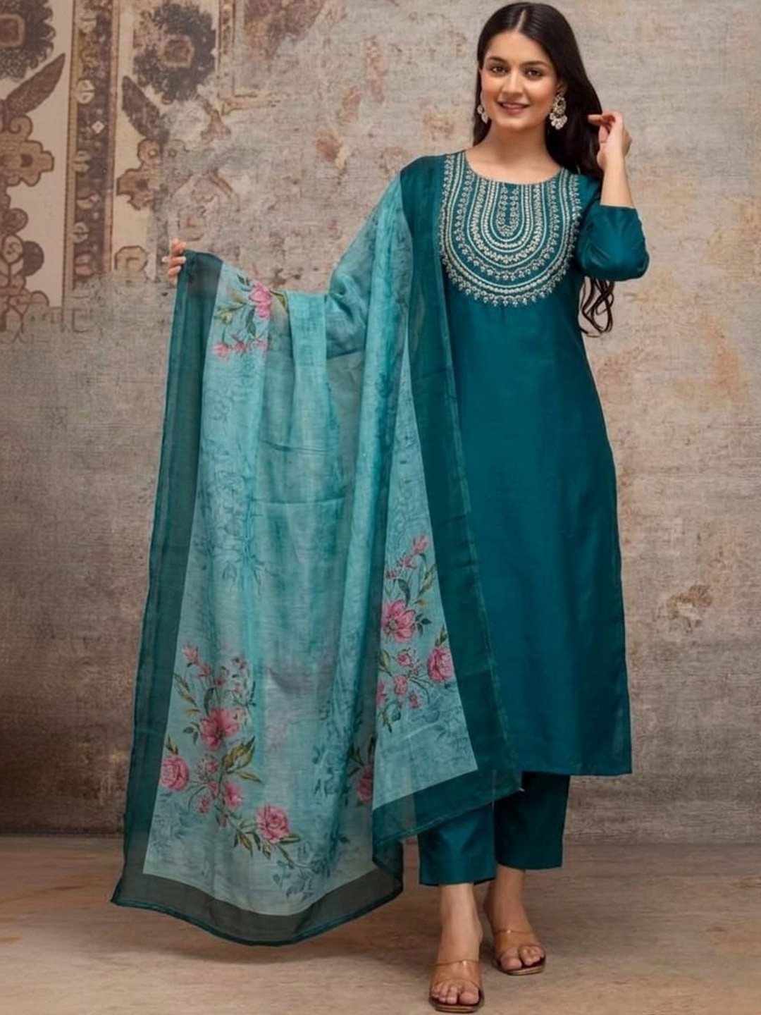 TIBAKKDI Women Ethnic Motifs Embroidered Regular Thread Work Kurta with Trousers & With Dupatta