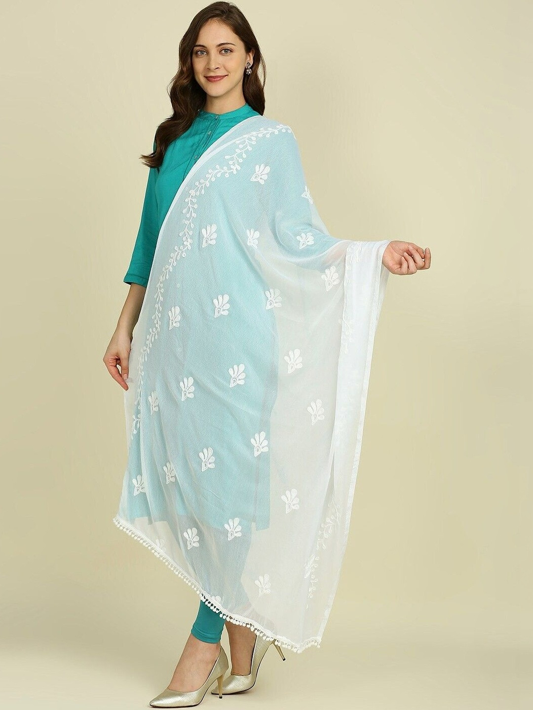 Kuhika Ethnic Motifs Embroidered Dupatta with Thread Work