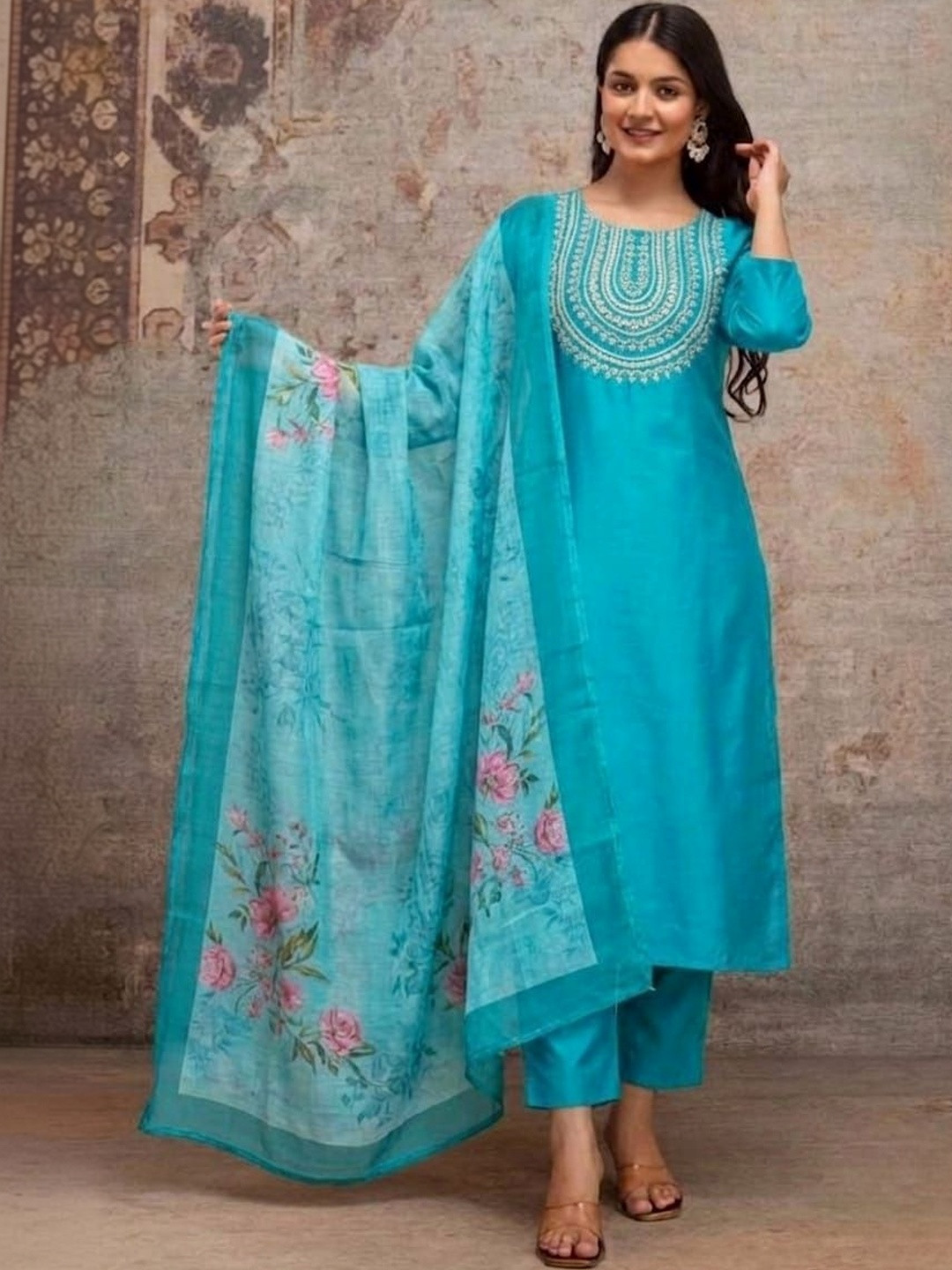 TIBAKKDI Women Floral Embroidered Regular Thread Work Kurta with Trousers & With Dupatta