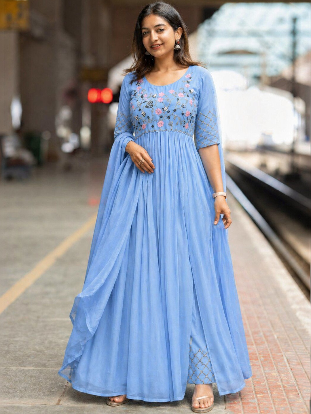 PRIMESKY Women Floral Embroidered Panelled Thread Work Silk Georgette Kurta with Trousers & With Dupatta