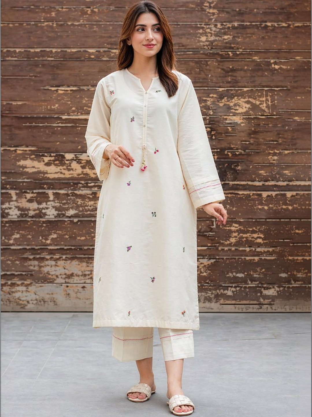 Kapda kissa Women Ethnic Motifs Embroidered Regular Thread Work Pure Cotton Kurta with Trousers