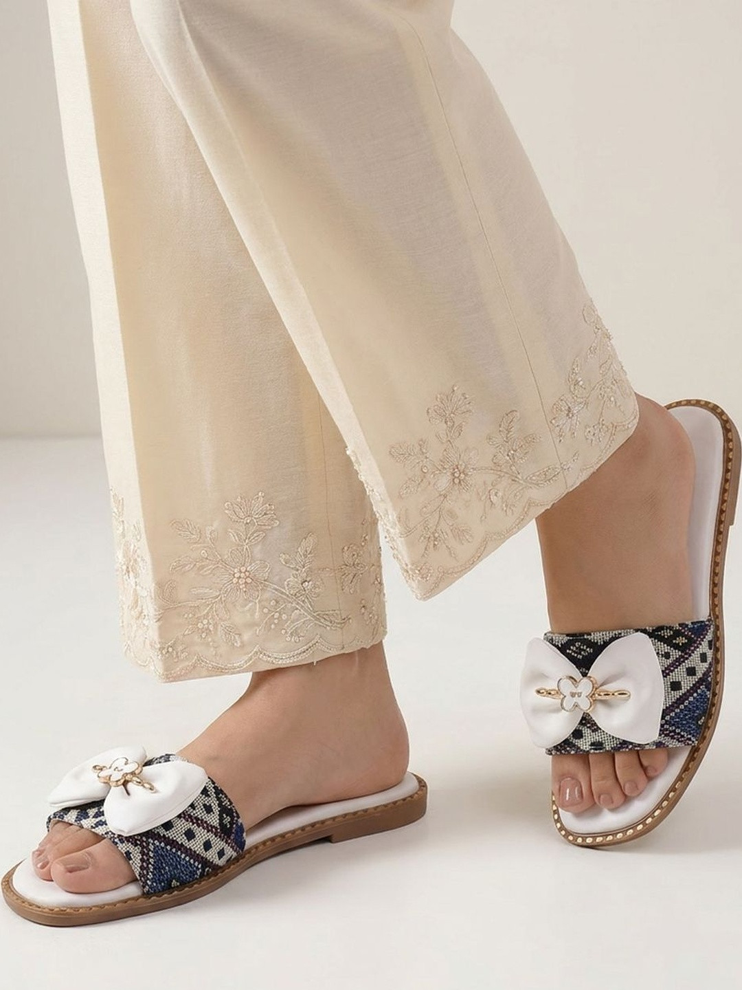 CATBIRD Women One Toe Flats with Bows