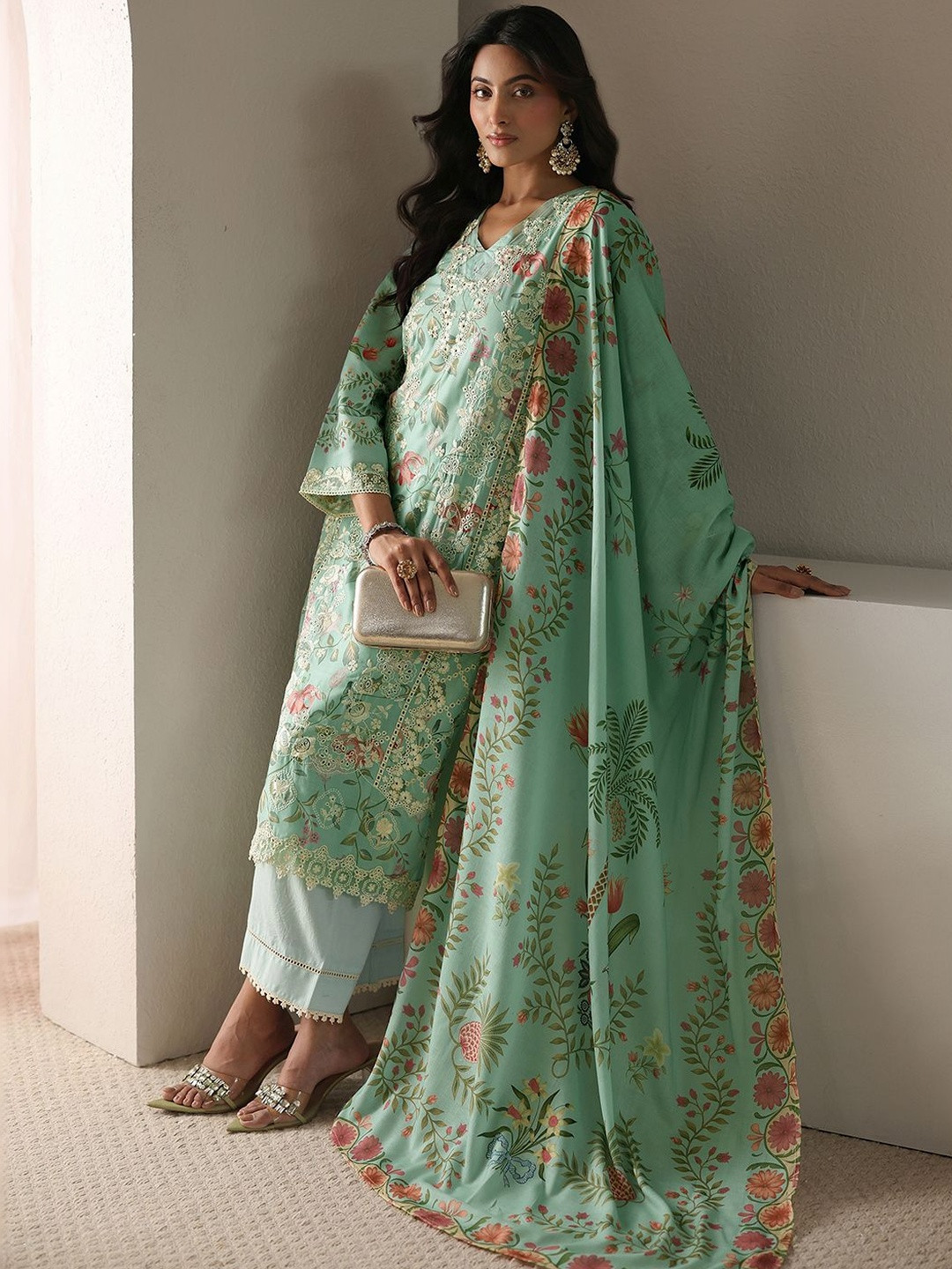 Libas Women Floral Printed Regular Thread Work Kurta with Trousers & With Dupatta