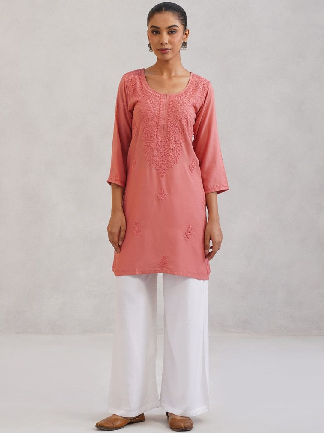 colorkosh Women Floral Peach Embroidered Chikankari Kurta