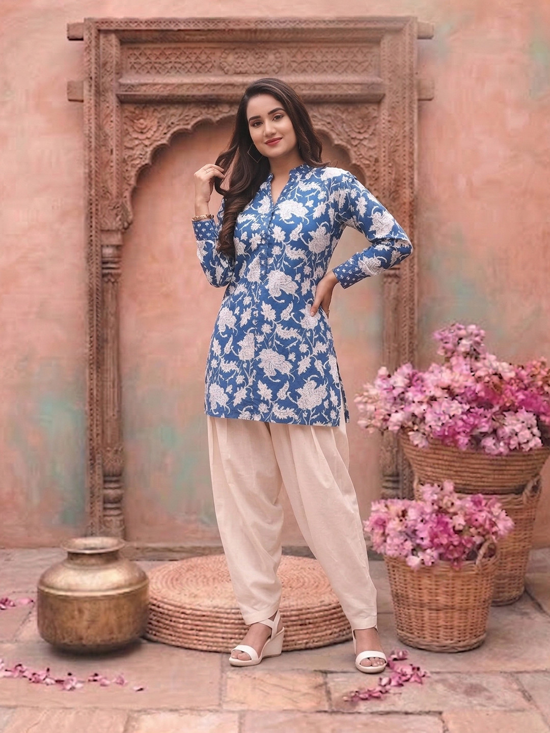 NAVYAAZRI Floral Printed Kurti