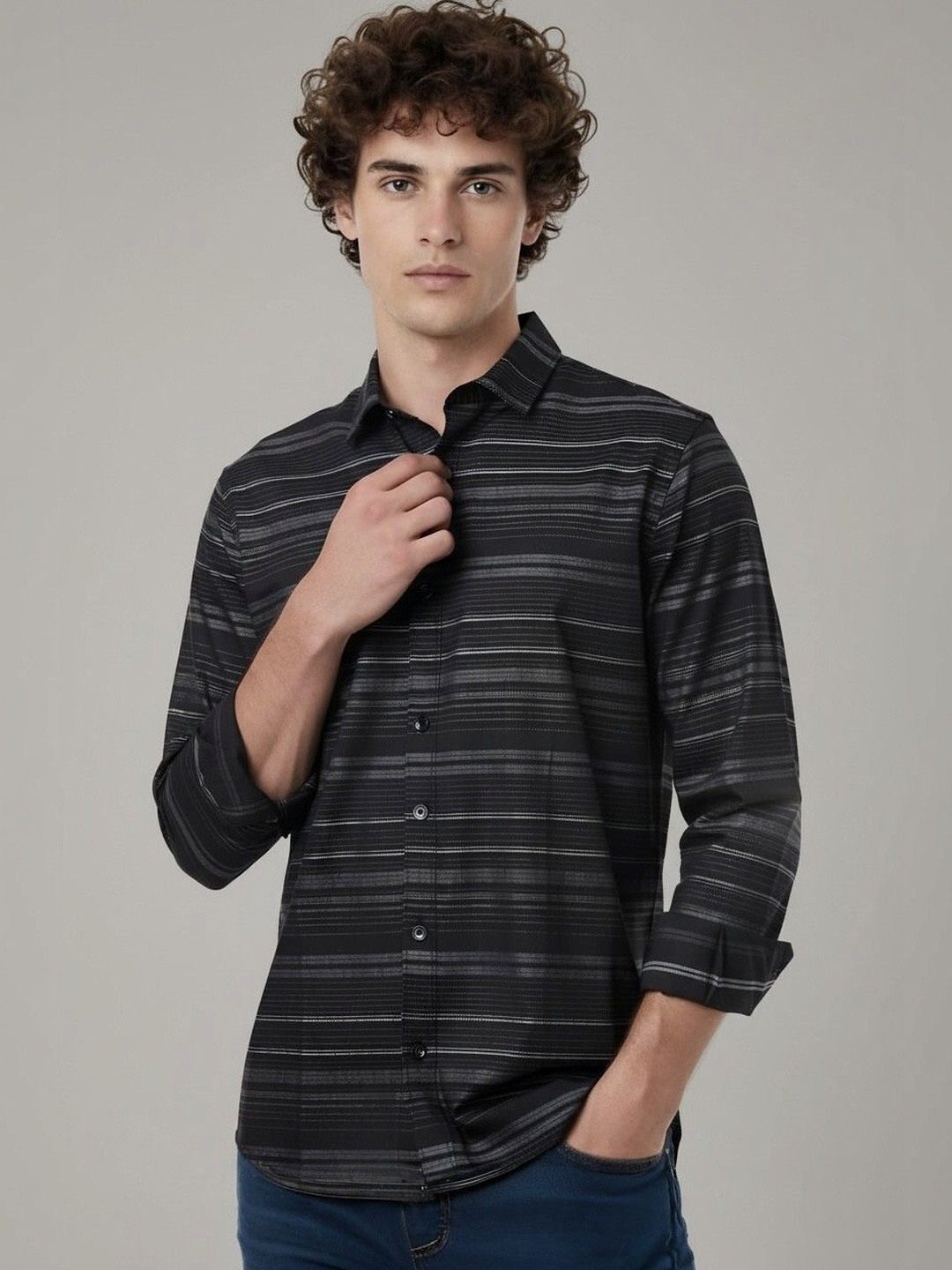 Men's Regular Fit Vertical Striped Casual Shirt