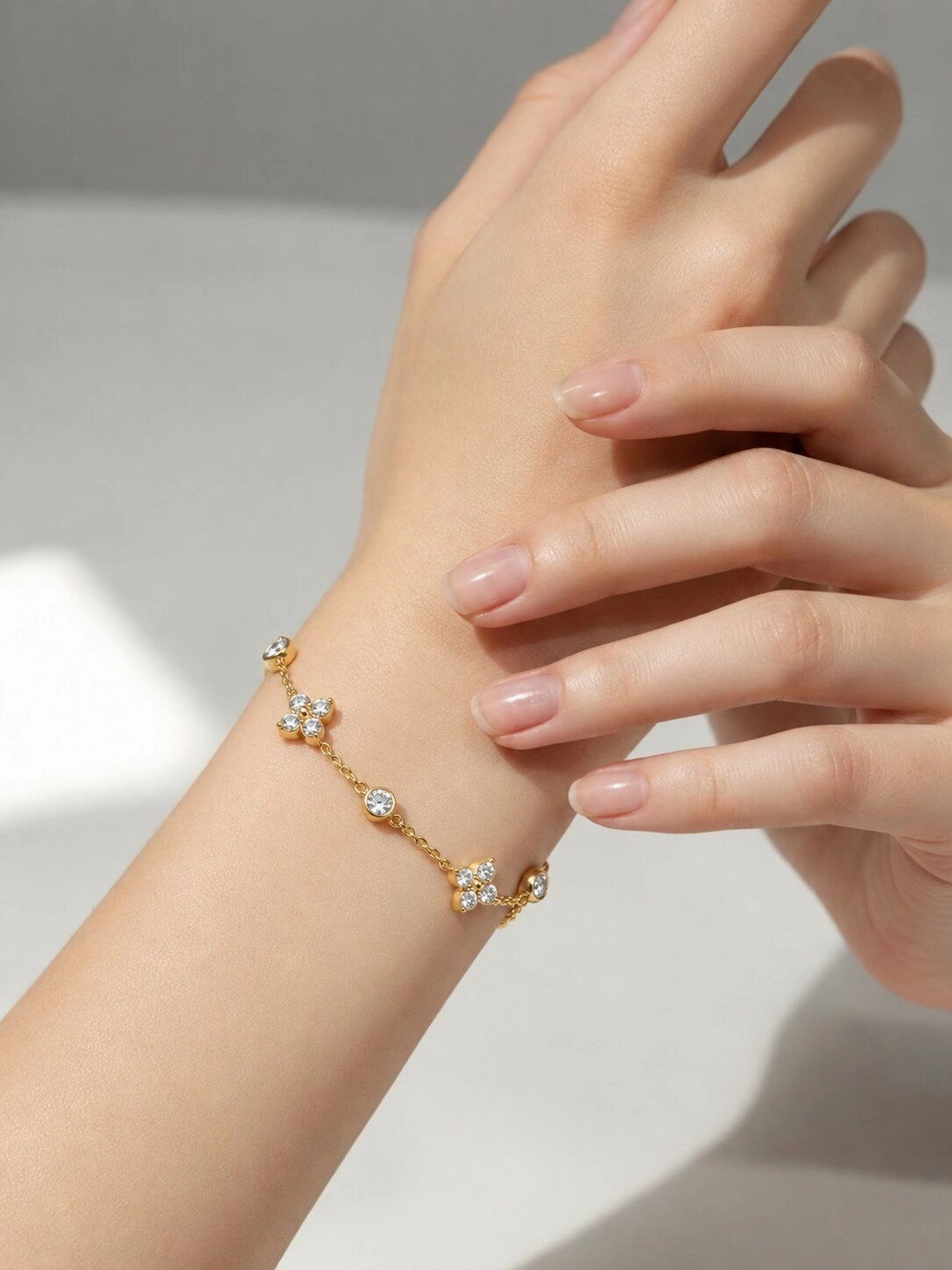 DIVING SWAN Women 18K Thick Gold Plated Anaya Crystal Bloom Charm Bracelet