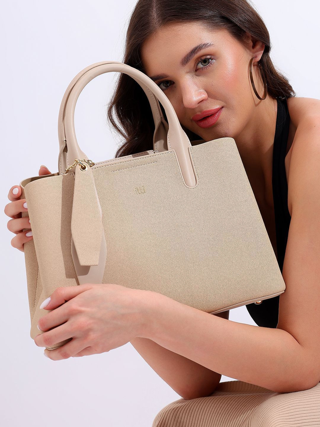 itti Trapez Textured Large Structured Handheld Bag With Pouch