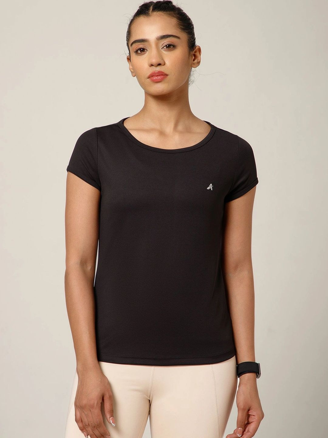 ATHLISIS Women Black Slim Fit Running T-shirt