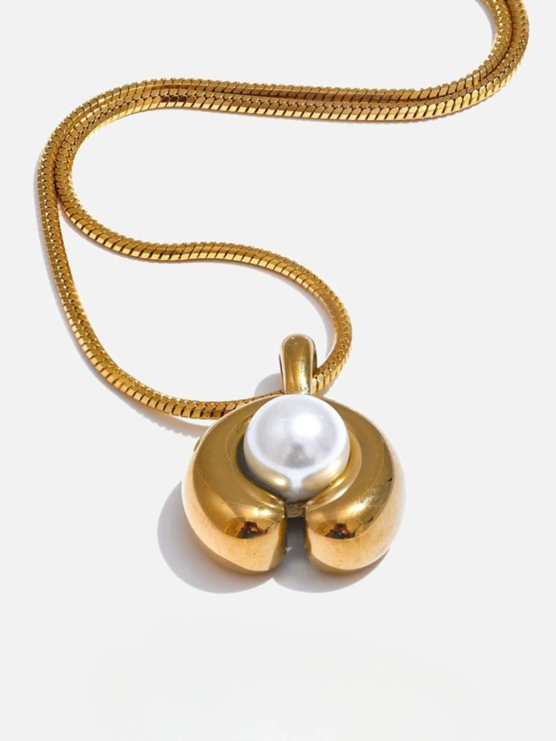 DIVING SWAN Women 18K Thick Gold Plated Aarvi Pearl Pendant Charm Necklace