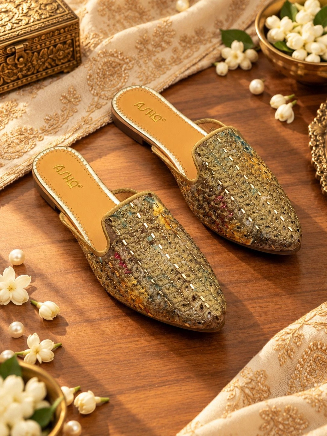 ASHO WITH FASHION MADE GLOBAL Women Comfort Sandals