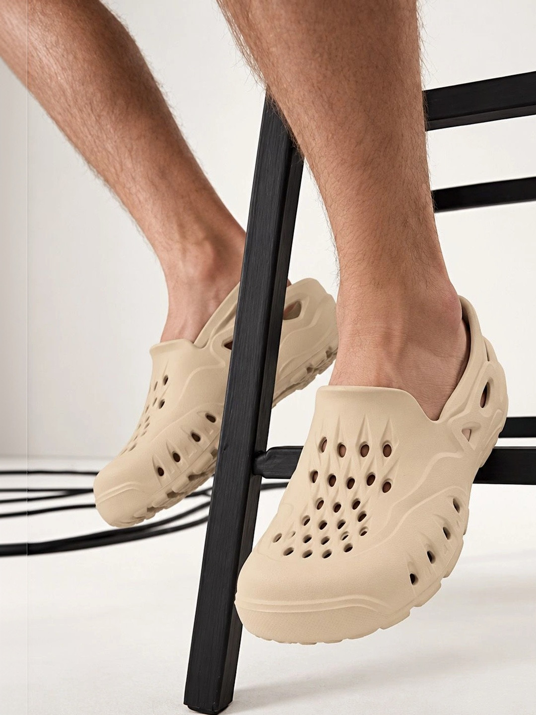 Trekiva Men Clogs
