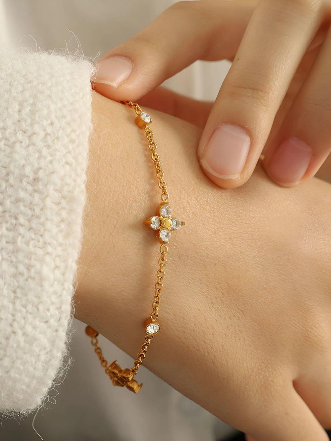 DIVING SWAN Women 18K Thick Gold Plated Anaya Crystal Bloom Charm Bracelet