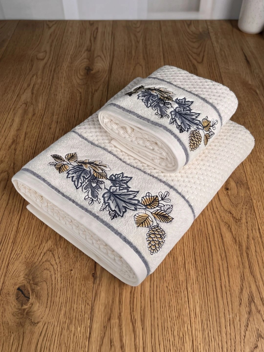 SENSES Off White & Blue 2 Pieces Floral Printed Cotton 550 GSM Towel Set