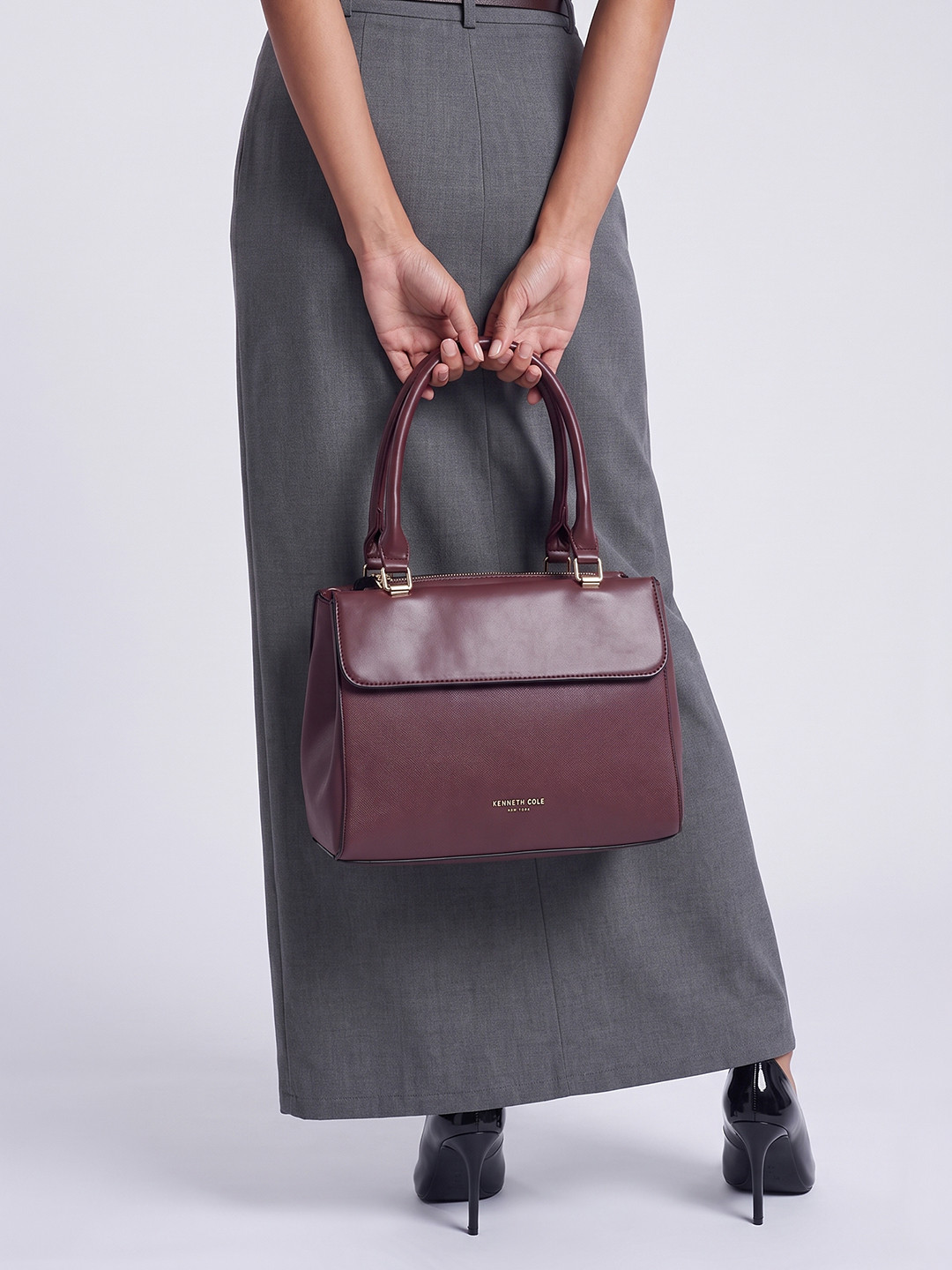 Kenneth Cole Women Solid Handheld Bag