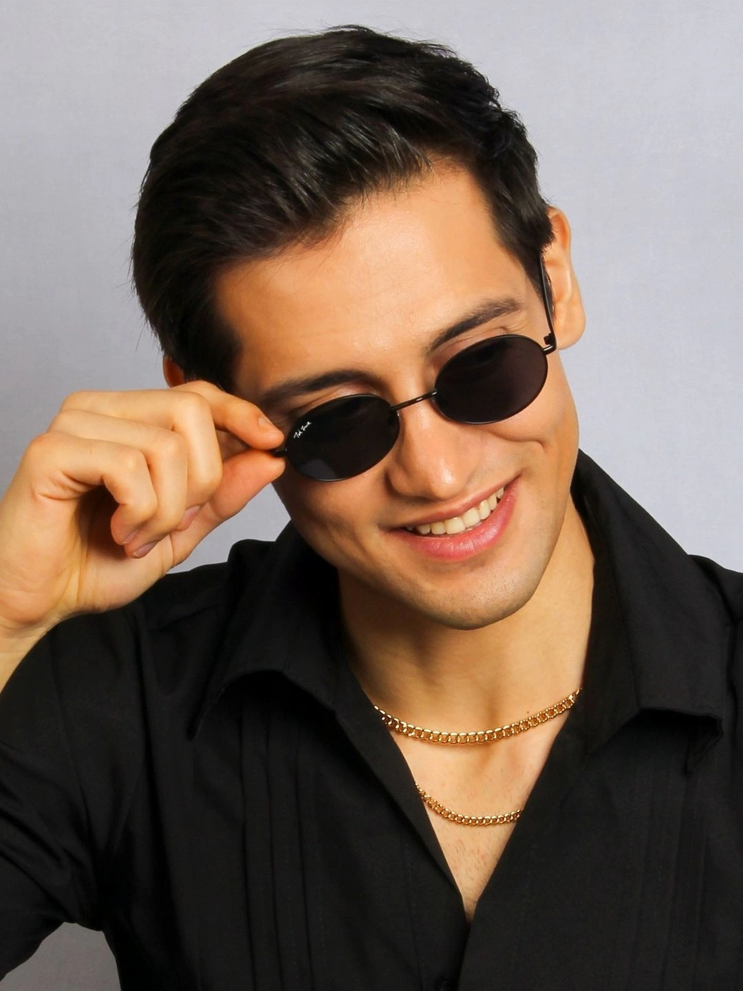 Ted Smith Unisex Metal Oval Black Sunglasses With UV Protected Lenses