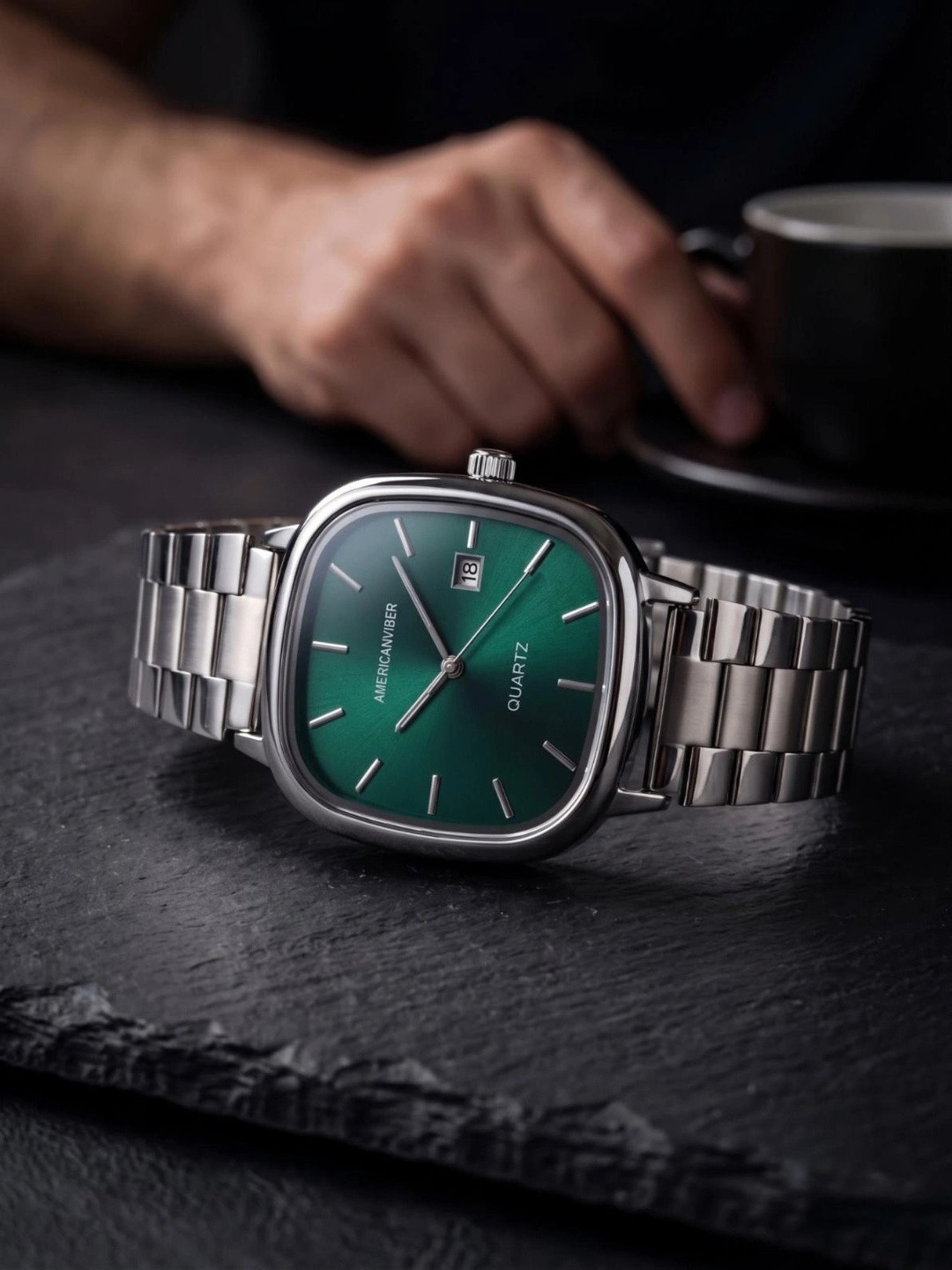 Americanviber Unisex Dial & Stainless Steel Bracelet Style Straps Analogue Date Aperture Watch AVM00031