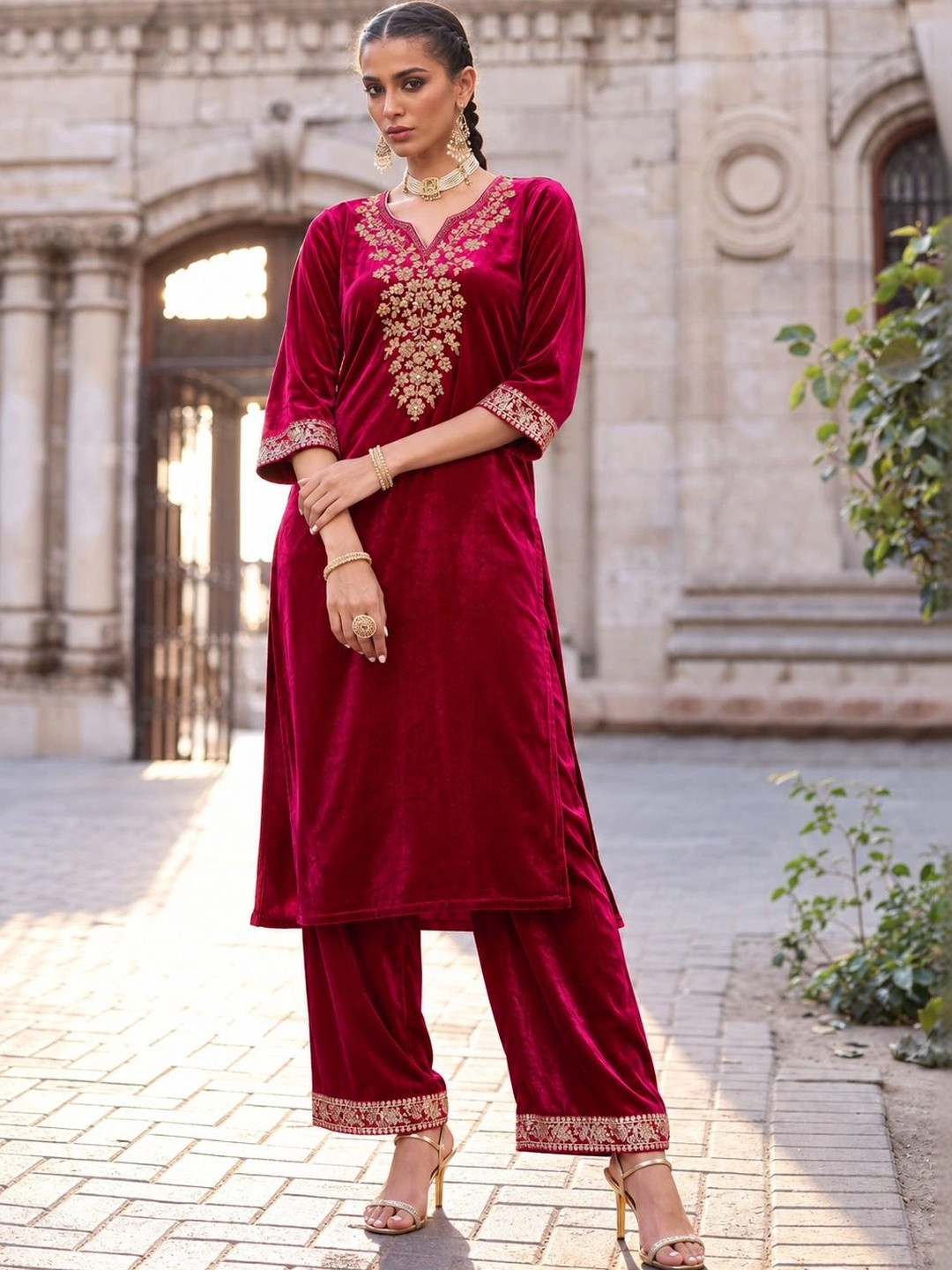 Shae by SASSAFRAS Women Ethnic Motifs Embroidered Kurta with Trousers