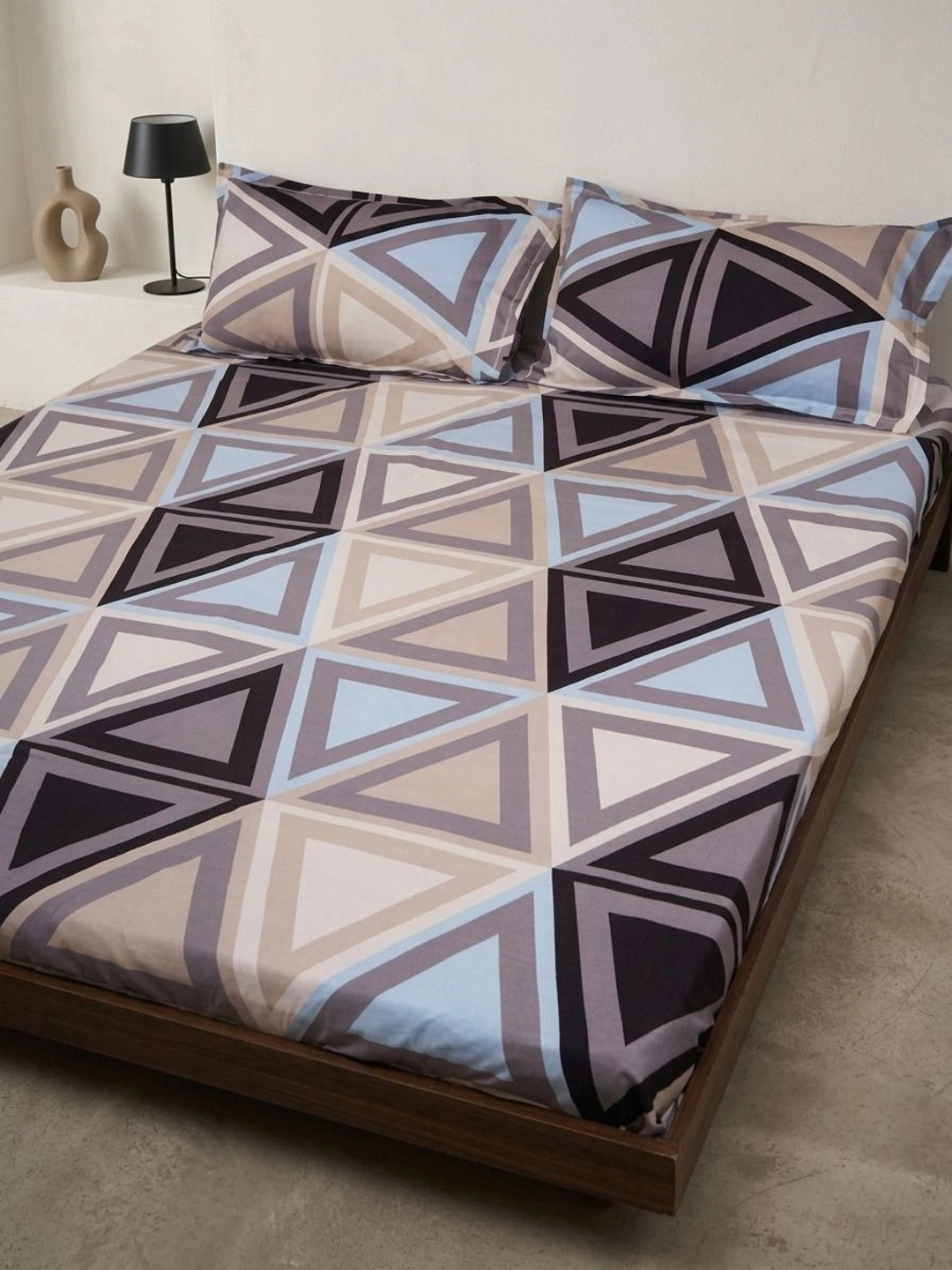 Adwitiya Triangle Design Cream Geometric Polycotton 210 TC Fitted Queen Fine Bedsheet with 2 Pillow Covers-90 x 100 inches