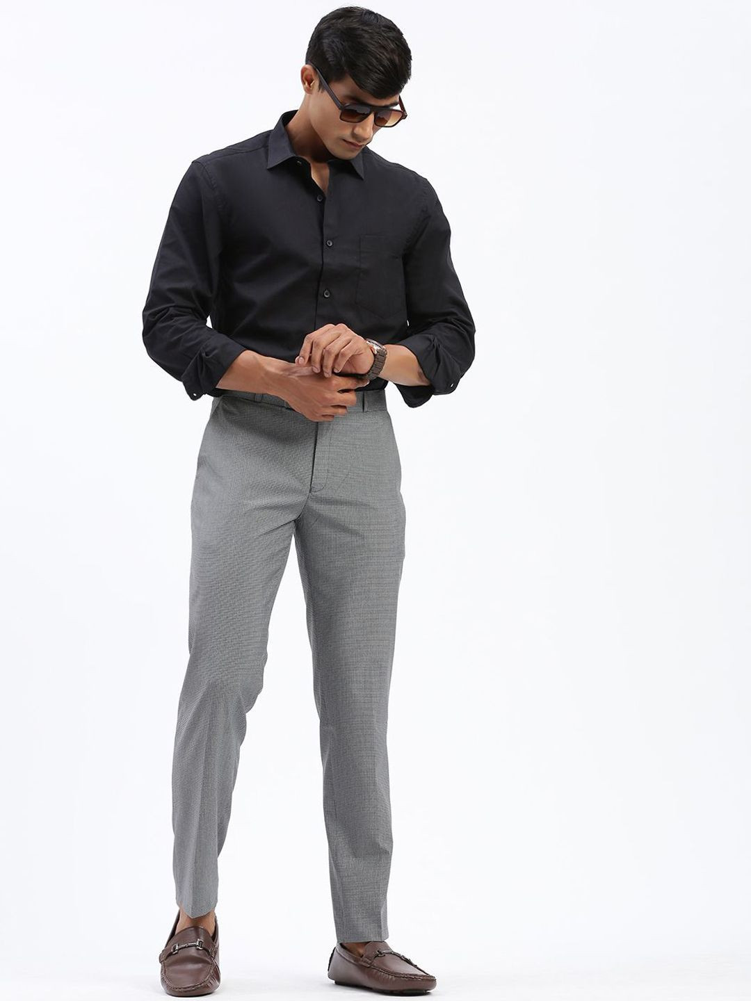 SHOWOFFFF Men Checked Comfort Slim Fit Low-Rise Formal Trousers