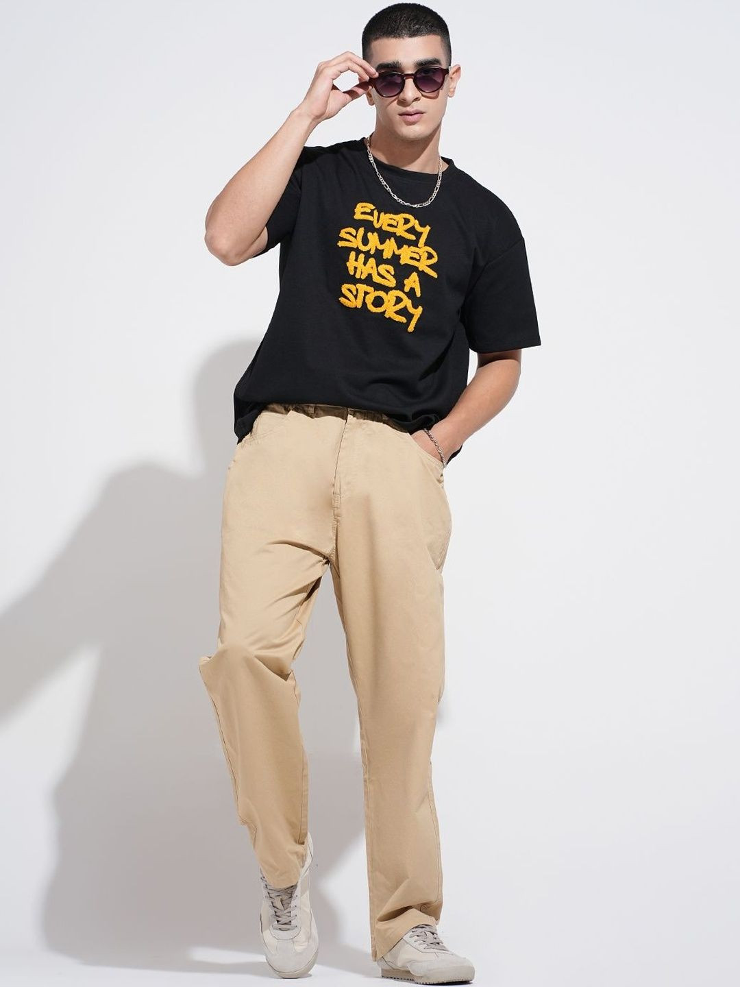 SHOWOFFFF Men Beige Straight Fit Cotton Regular Trousers