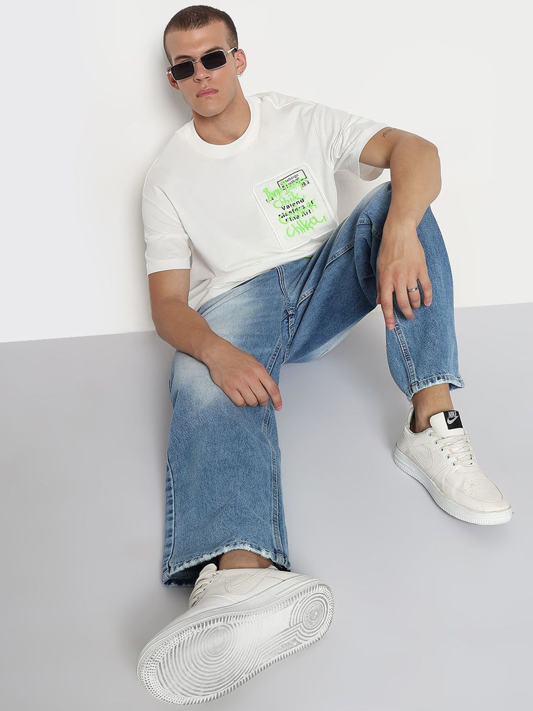 SHOWOFFFF Men Comfort Baggy Low-Rise Heavy Fade Jeans