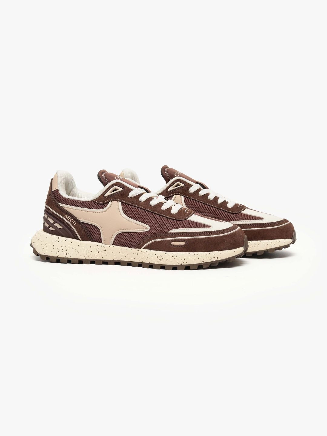 Comet Unisex Aeon V2 Mustang Sneakers